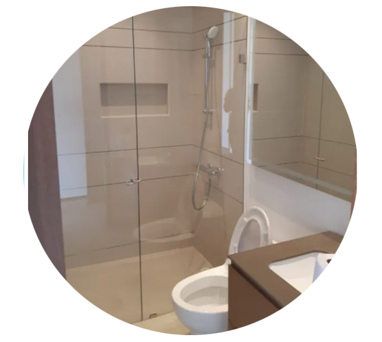División de baño en vidrio templado